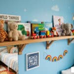 prateleira madeira quarto infantil